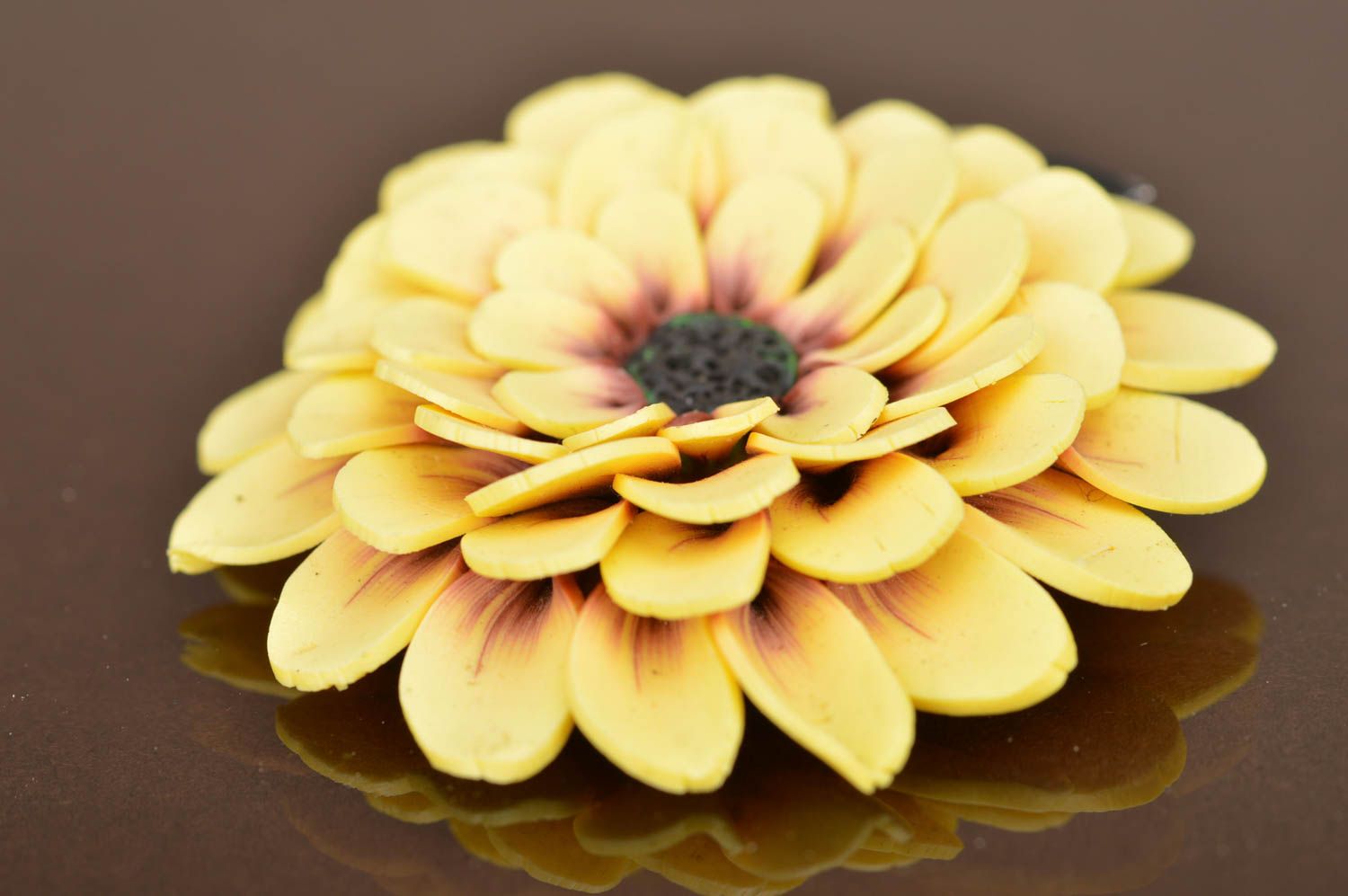 Handgemachte Blumen Haarklammer aus Polymerton in Gelb Gerbera für Mädchen foto 3