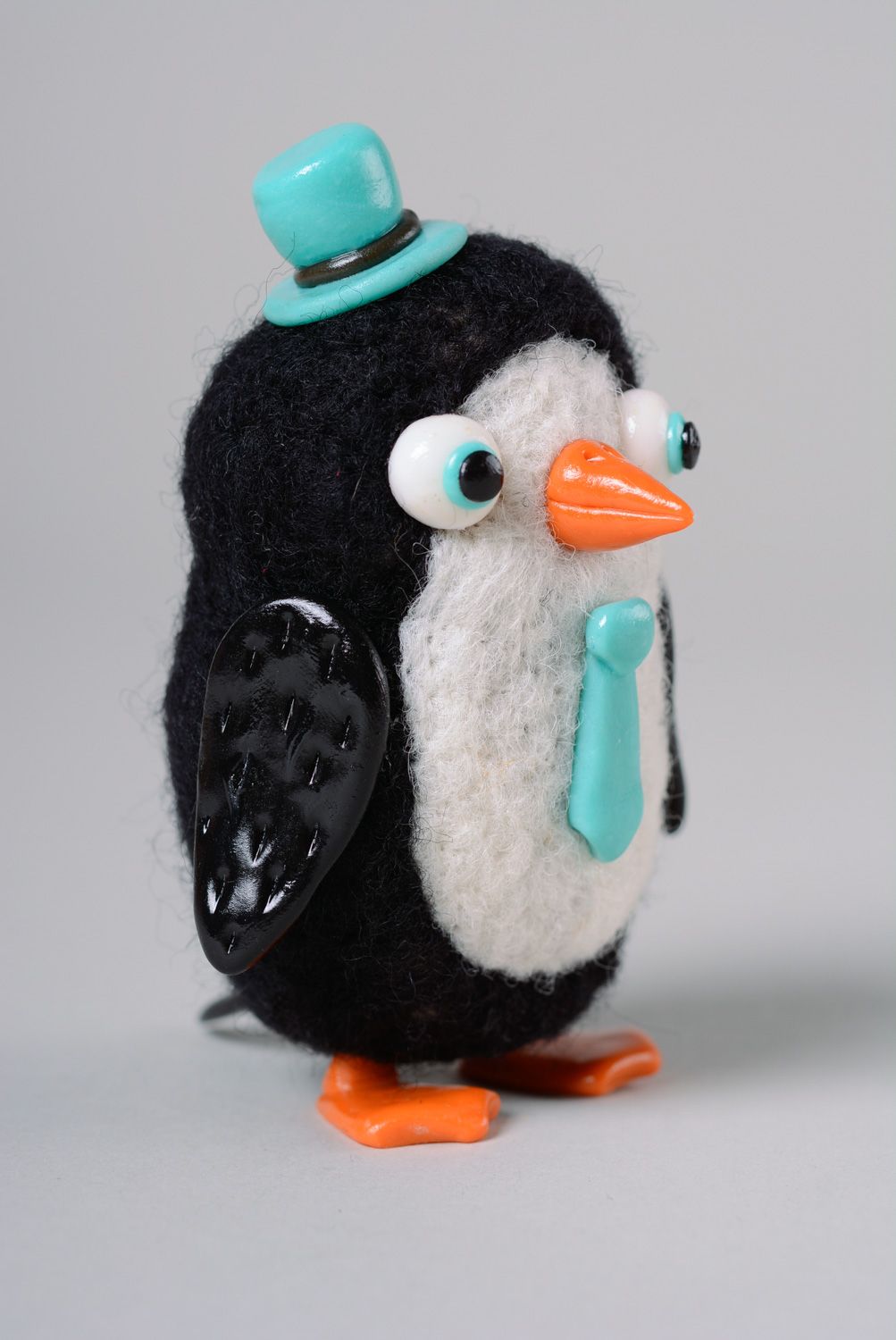 Juguete de fieltro de lana original de bolsillo artesanal Pingüino foto 2