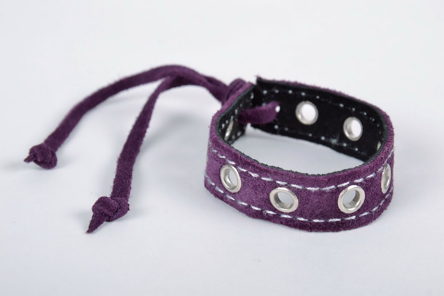 Bracelet en cuir violet fait main photo 3