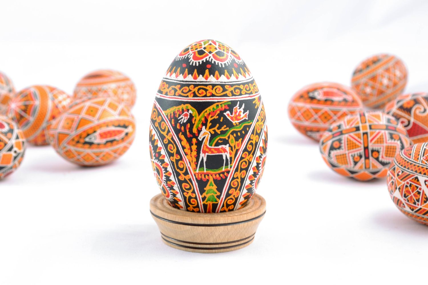 Huevo de Pascua con ornamento de ciervo  foto 1