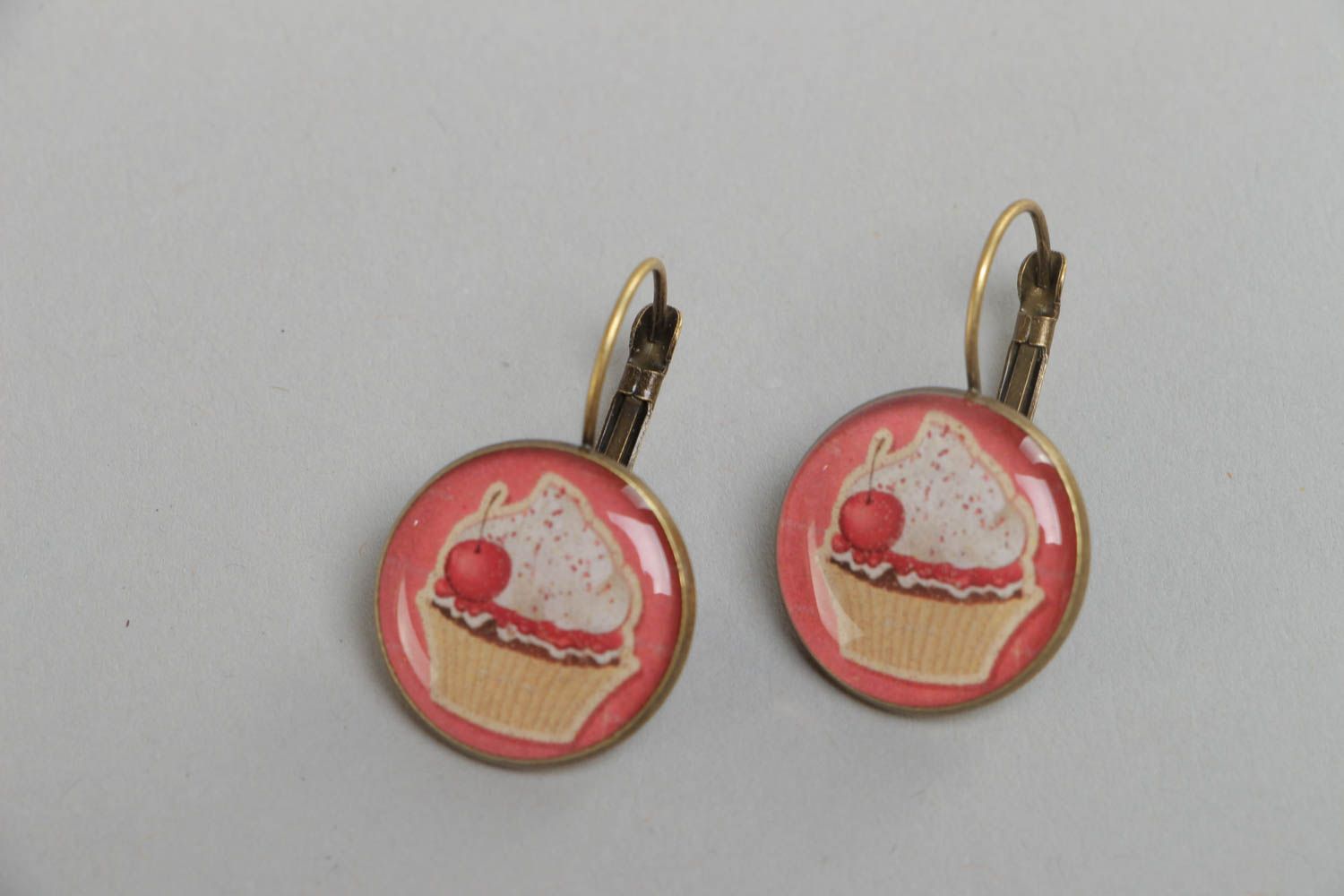 Handmade pink round glass glaze earrings with cakes photo 2