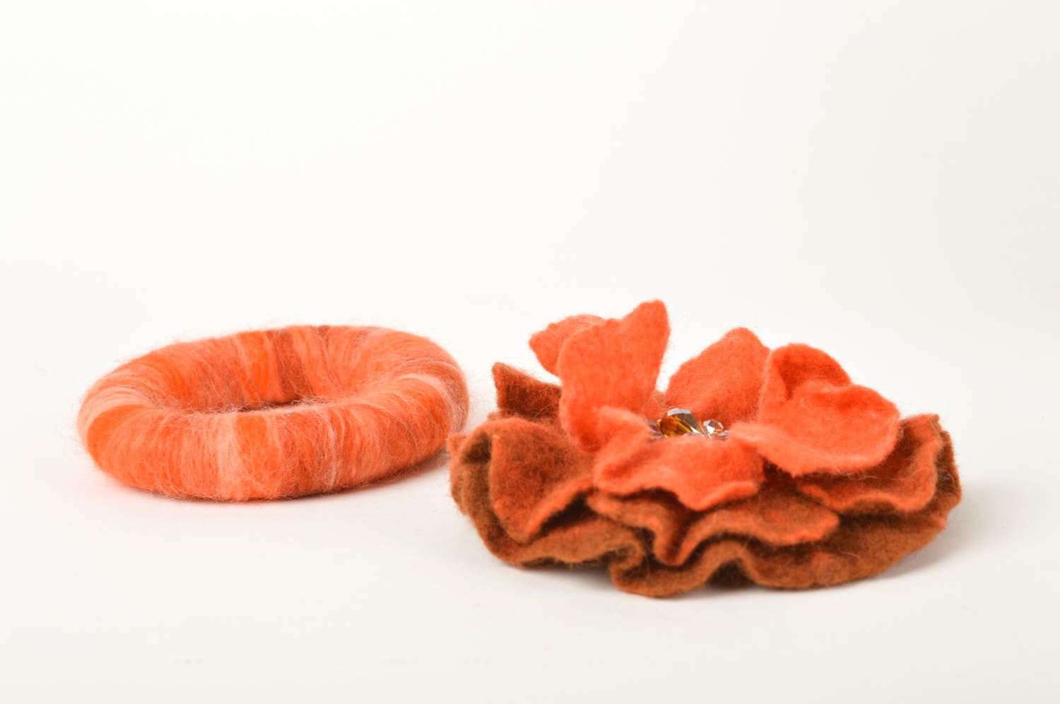 Комплект украшений ручной работы брошь цветок текстильный браслет из шерсти фото 3