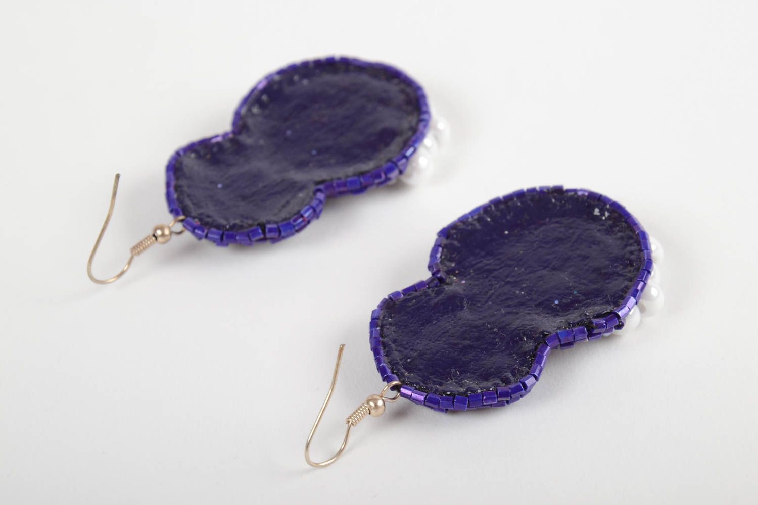 Фиолетовые серьги из бисера со стразами ручной работы оригинальные красивые фото 4
