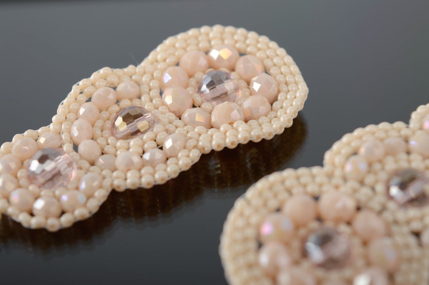 Boucles d'oreilles faites main en perles de rocailles photo 3