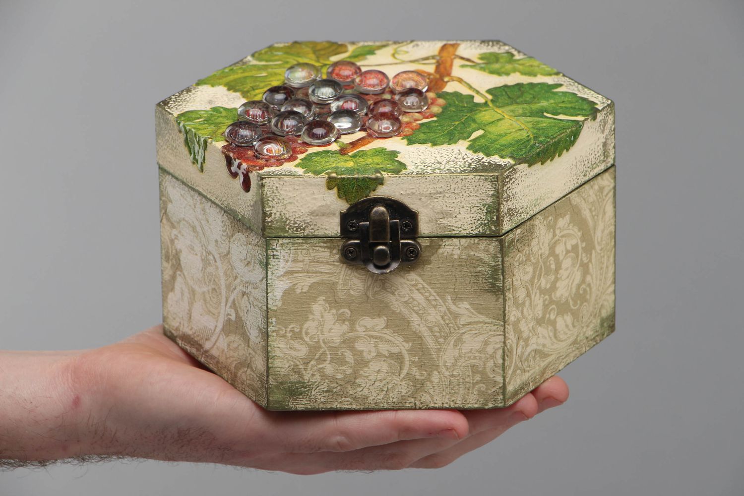 Caja de madera decorada con decoupage foto 4