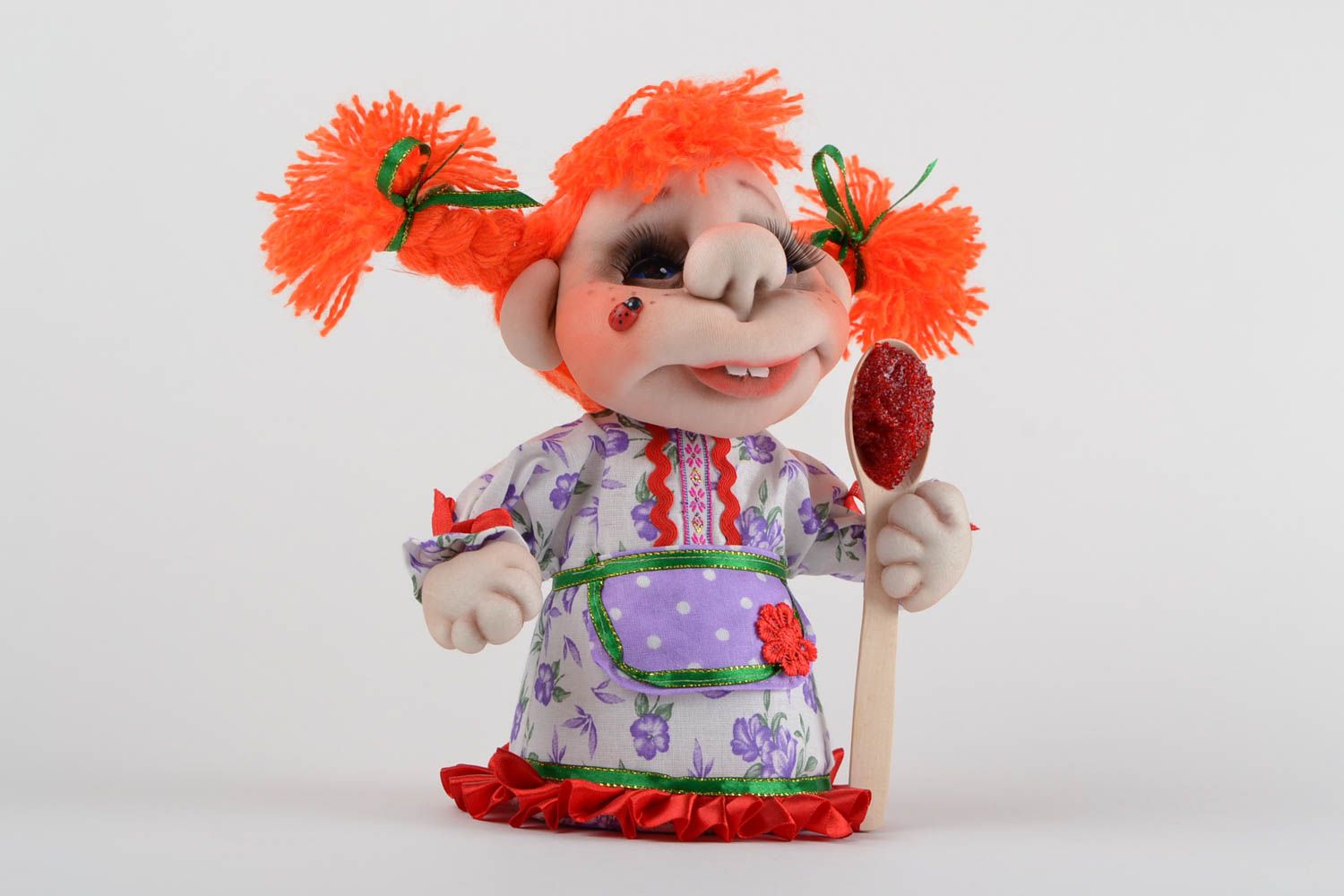 Игрушка кукла из капрона девочка с ложкой небольшая с рыжими волосами хэнд мейд фото 1