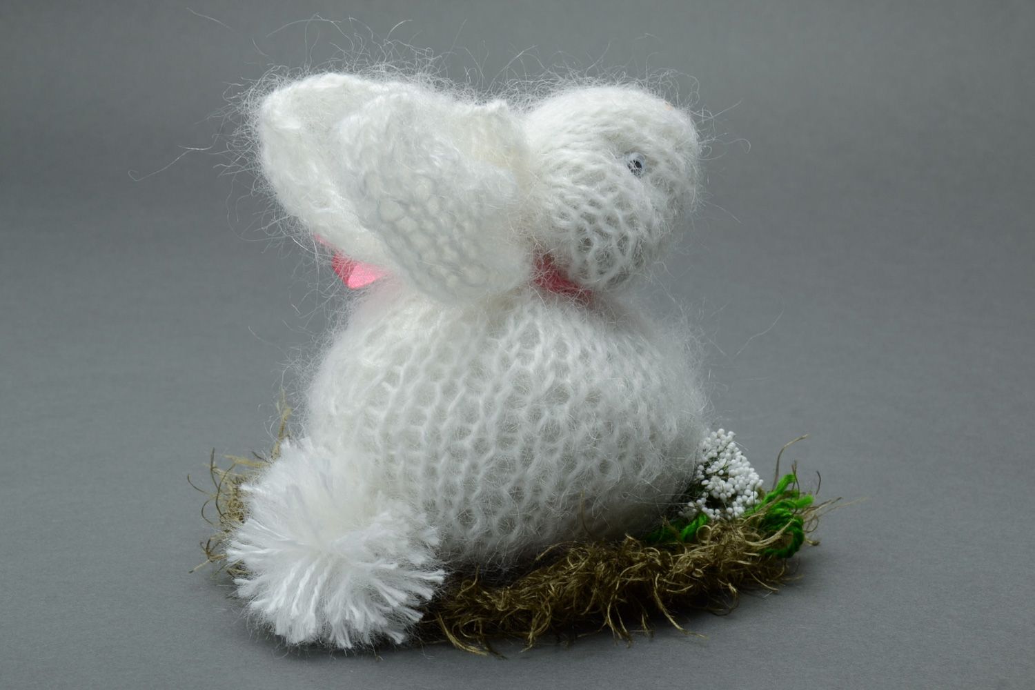 Jouet lapin tricoté au crochet laine angora mohair fait main cadeau de Pâques photo 3