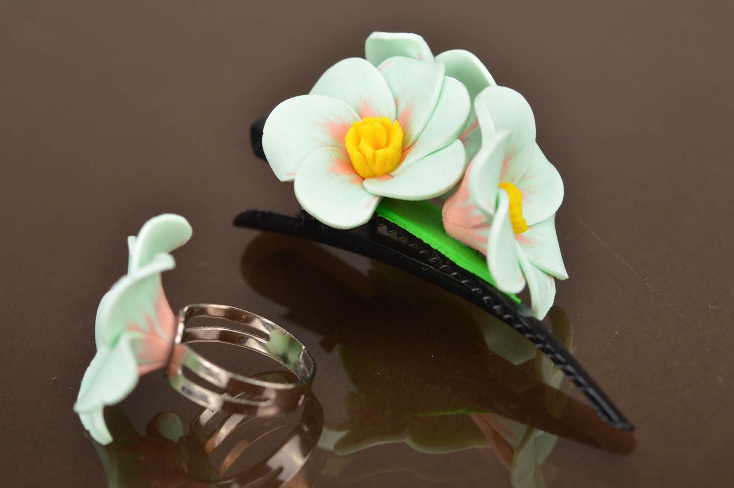 Handmade Schmuckset aus Polymer Ton in Weiß Ring und Haarspange für Frauen foto 3