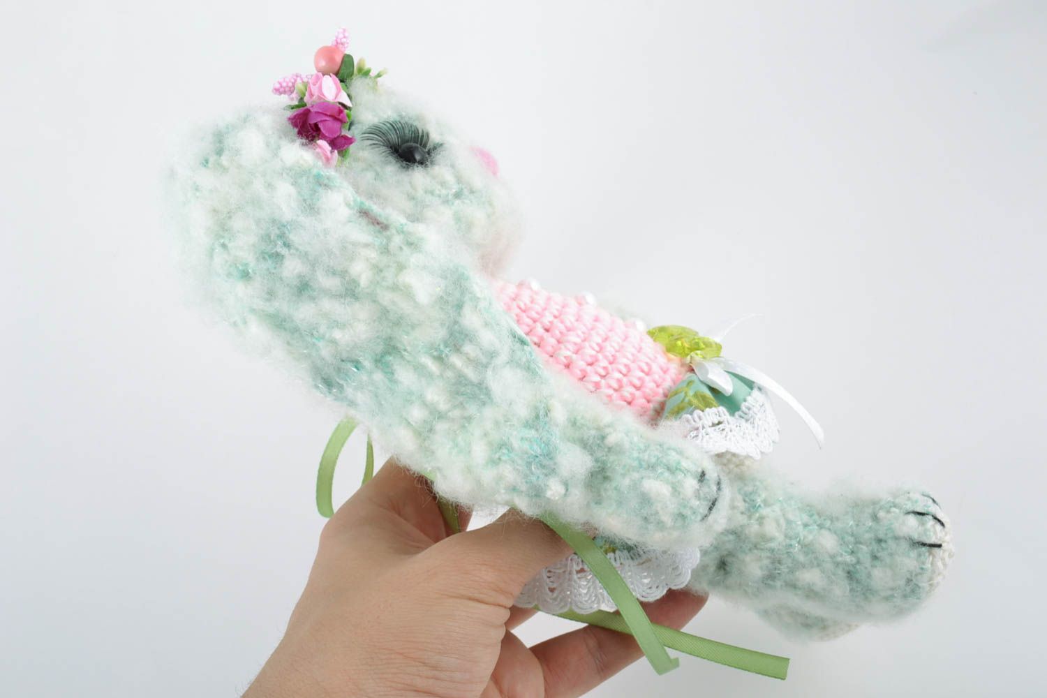 Peluche lapine tricotée avec courrone à fleurs faite main petite cadeau enfant photo 3