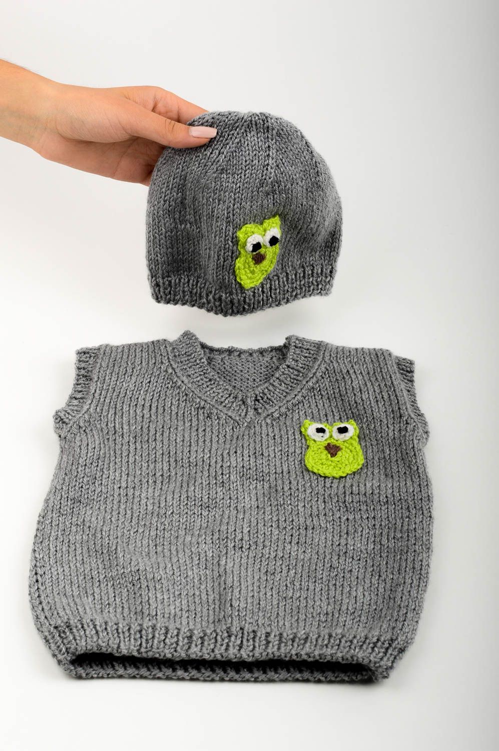 Gilet enfant Bonnet tricot faits main gris Vêtements enfant en fils acryliques photo 3