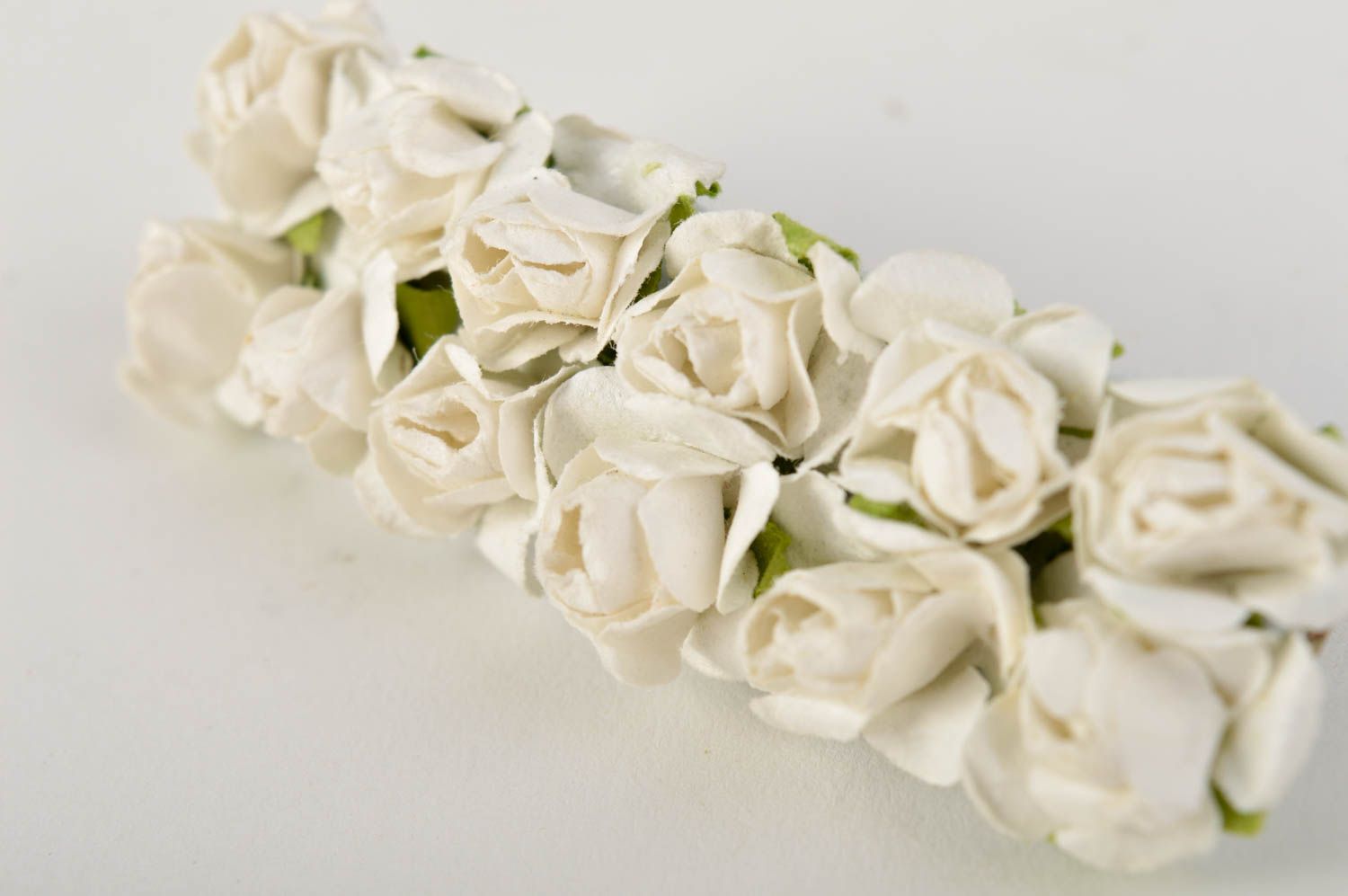 Украшение ручной работы заколка с цветами аксессуар для волос белые розы фото 4