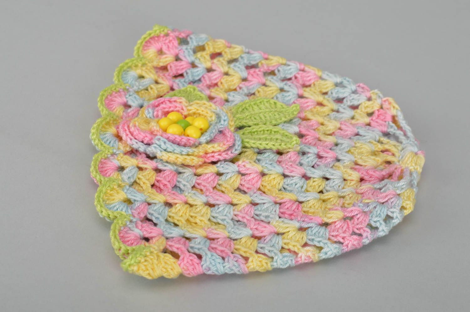 Bonnet tricot fait main Bonnet au crochet multicolore avec fleur Vêtement enfant photo 2