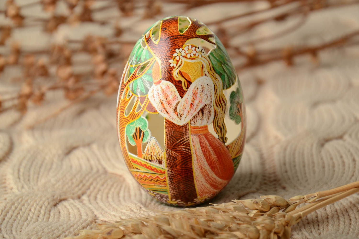 Huevo de Pascua artesanal en técnica de rasguño foto 1
