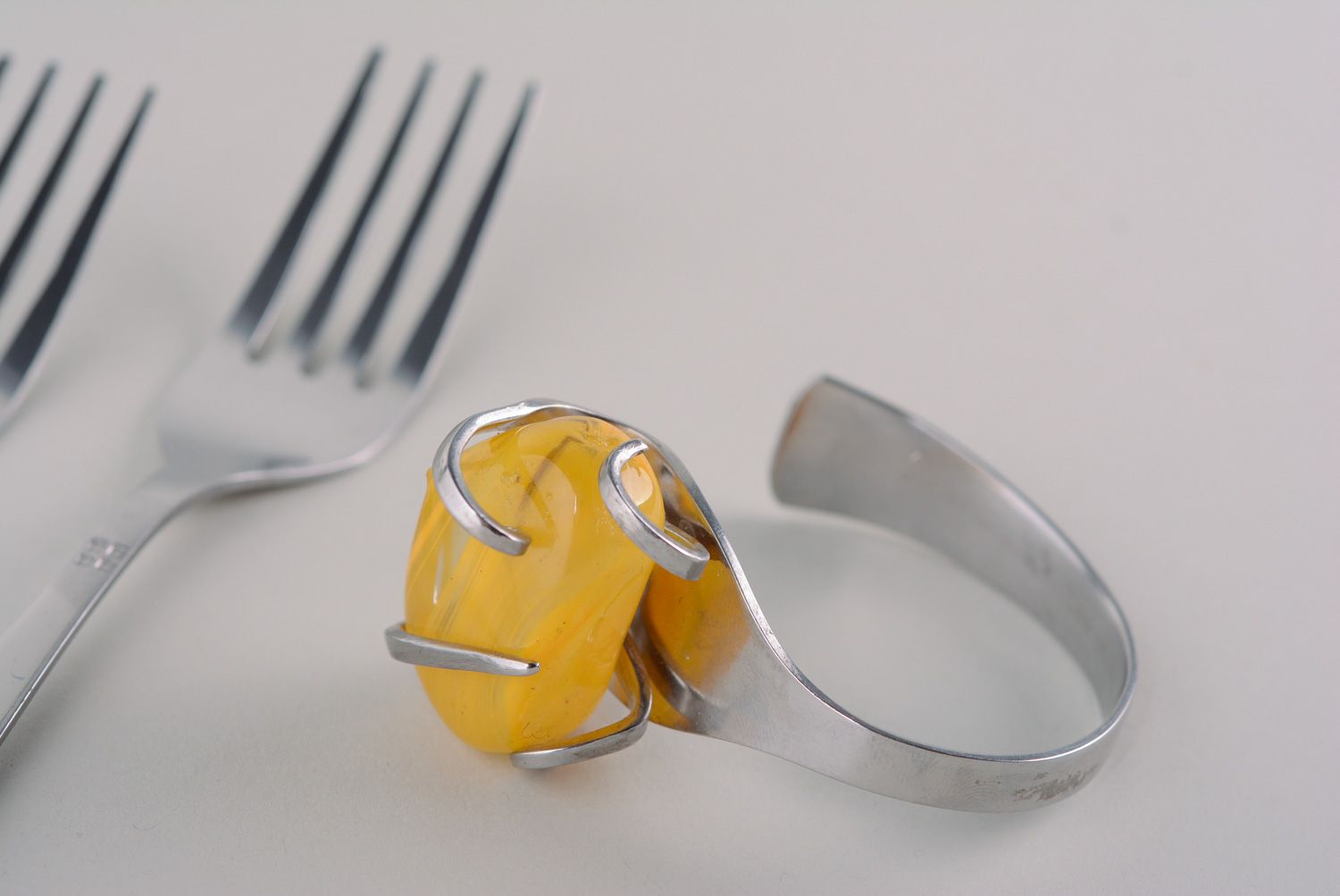 Bracelet en fourchette fait main original pour femme avec pierre jaune photo 1