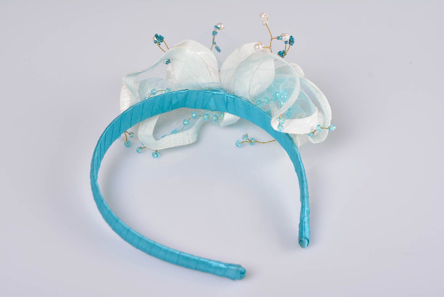 Serre-tête fleurs en foamiran et tissus fait main accessoire blanc bleu photo 5