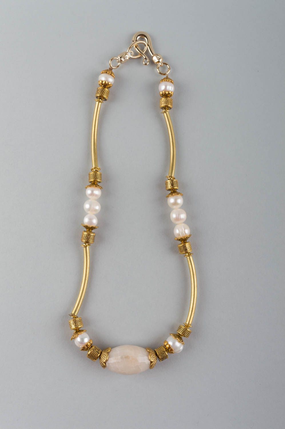 Ожерелье из жемчуга и агата на латунной основе красивое женское авторское фото 2