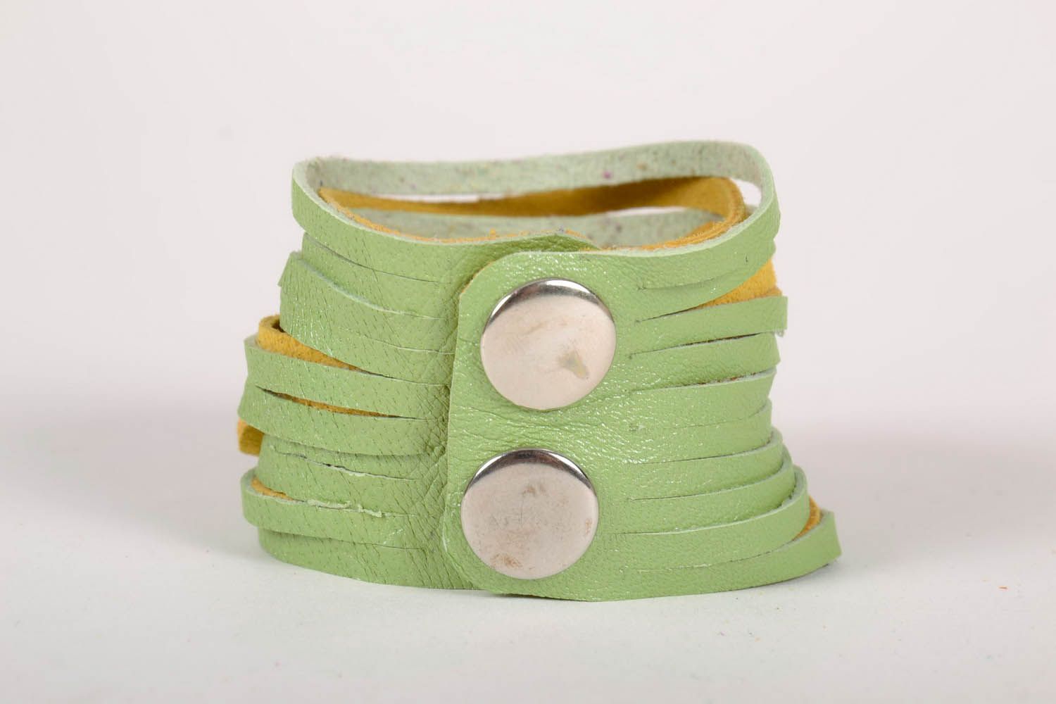 Bracelet en cuir vert pastel fait main photo 2