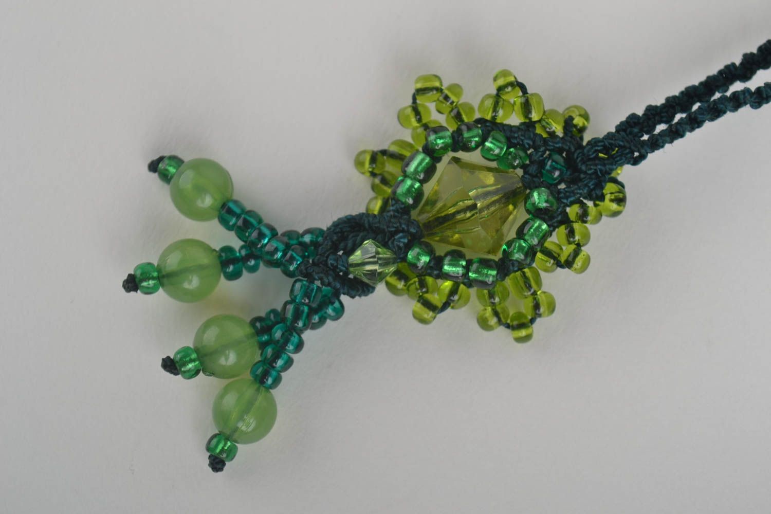 Pendentif fantaisie vert Bijou fait main tressé original Cadeau pour femme photo 2