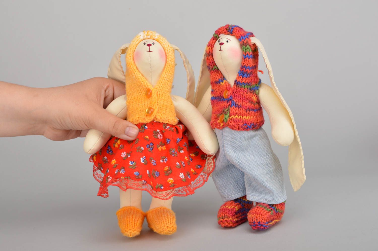 Ensemble de jouets en tissu lapins encapuchonnés faits main 2 pièces décoration photo 3