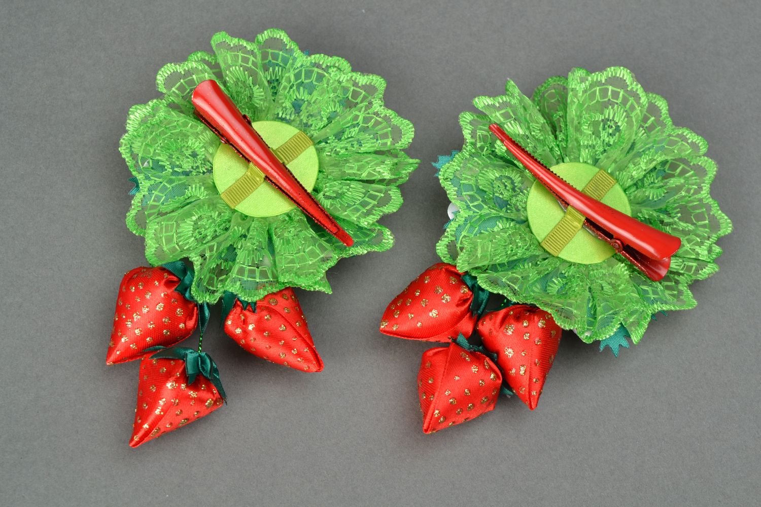 Set Haarspangen aus Atlas Erdbeeren zwei Stück foto 4