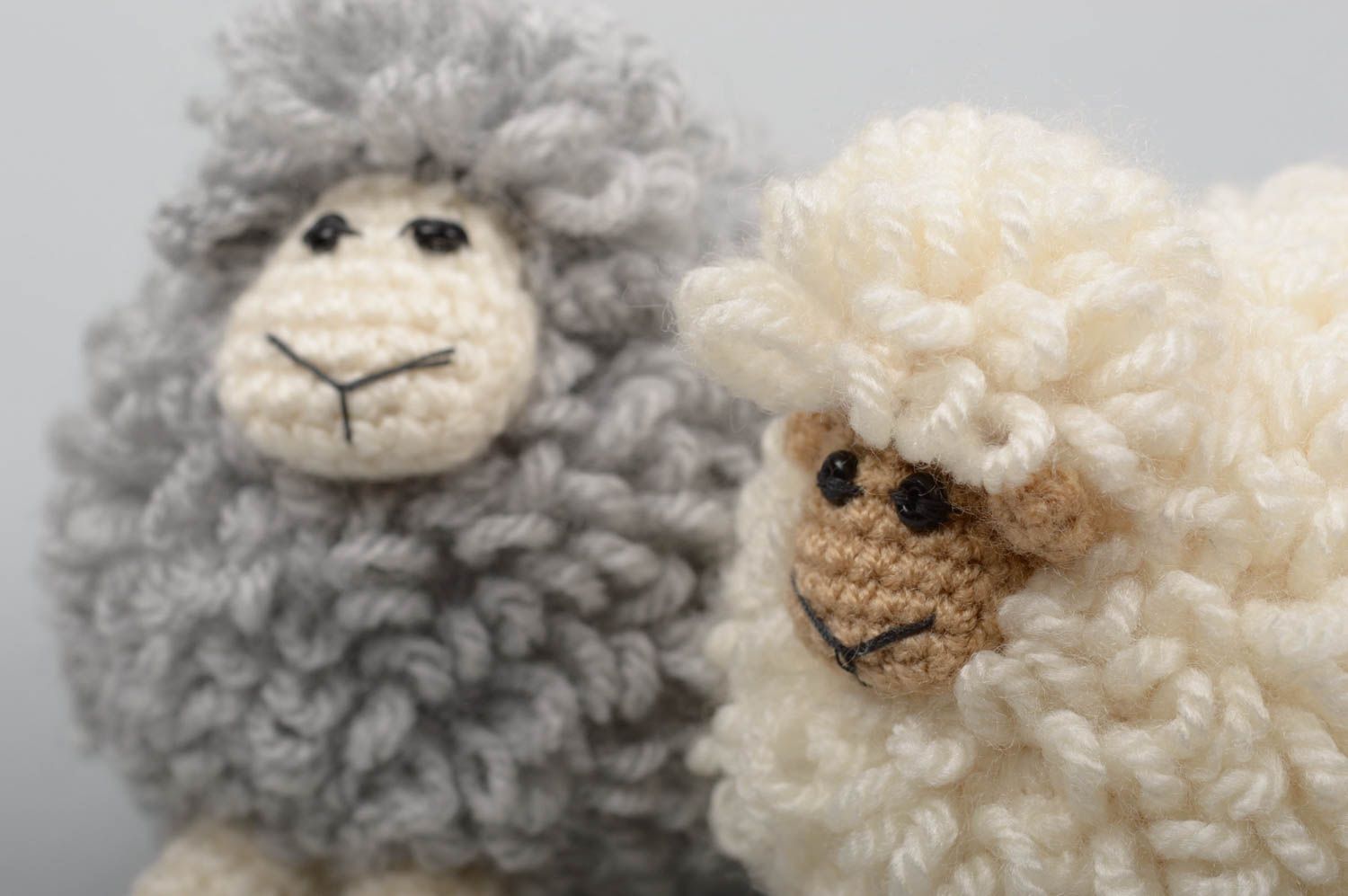 Peluches moutons faites main Jouets tricotés au crochet 2 pièces Cadeau femme photo 3
