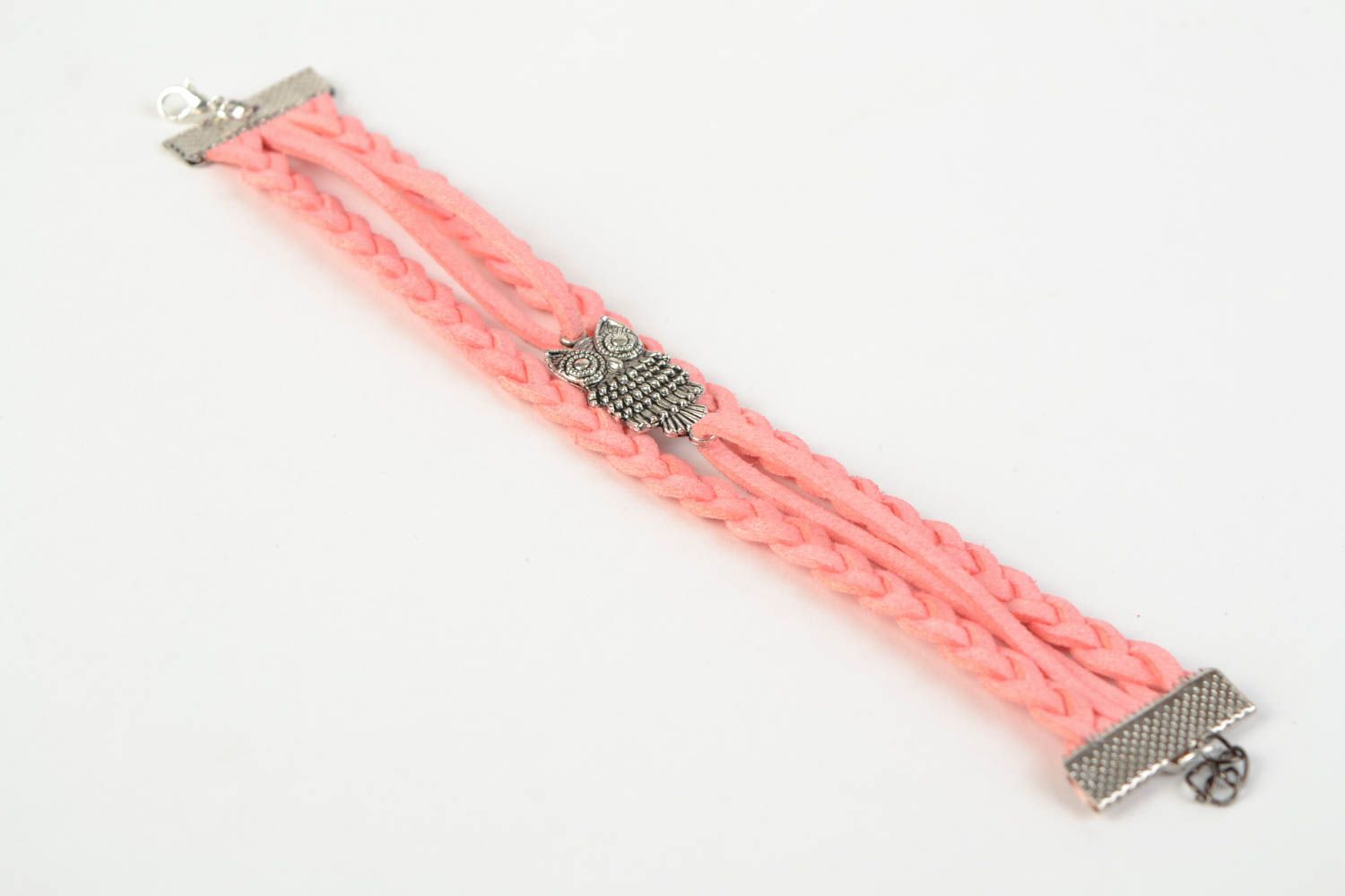 Розовый плетеный браслет из замши для девочки тройной аксессуар ручной работы фото 5