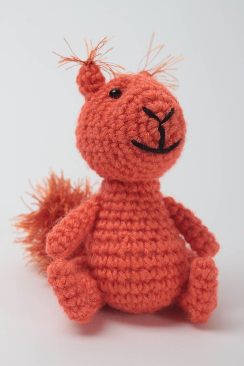 Jouet enfant Peluche tricotée fait main en forme d'écureuil roux Cadeau original photo 2