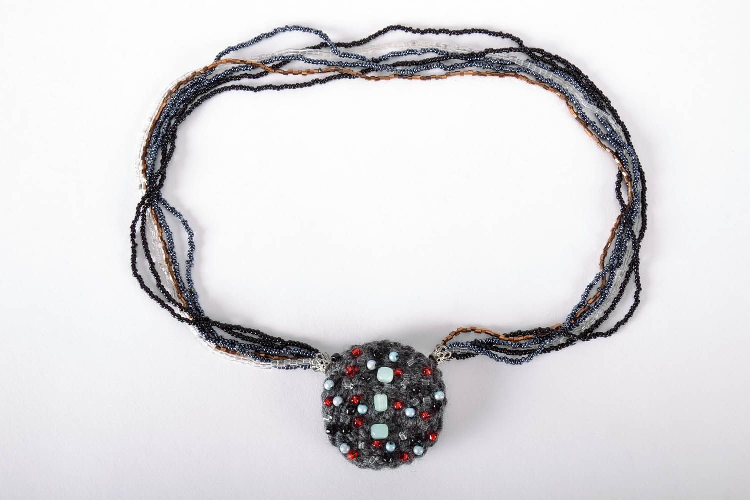 Necklace Crochet with Woolen Yarns photo 2
