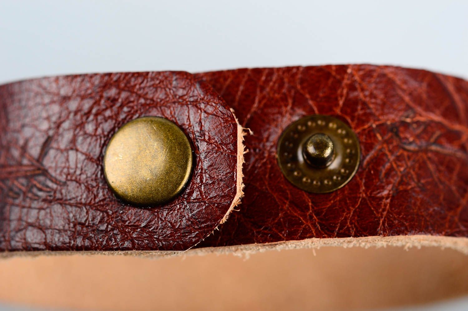 Кожаный браслет ручной работы необычный браслет на руку украшение из кожи фото 5