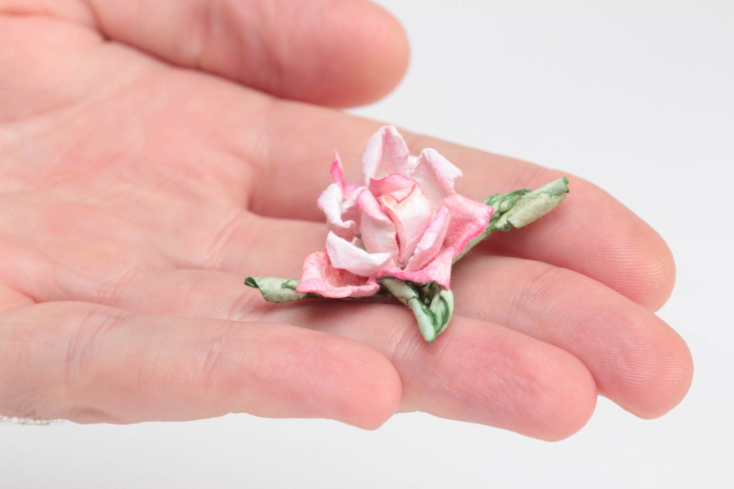 Бумажный цветок розы для декора открыток и блокнотов расписанный акварелью фото 5