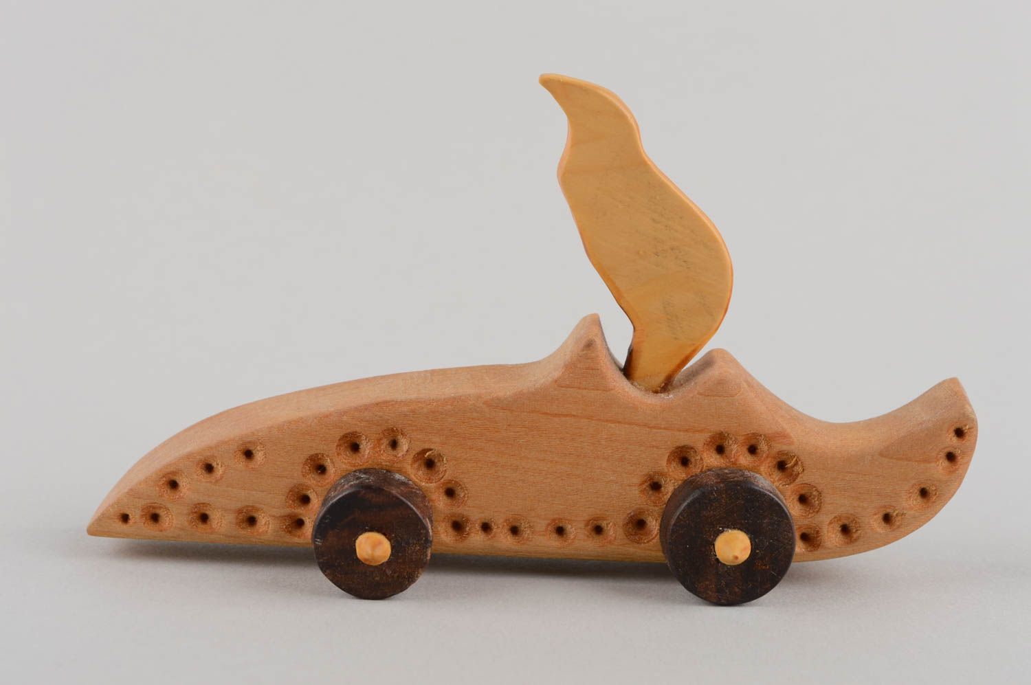 Coche de madera claro original hecho a mano juguete ecológico para niño foto 3
