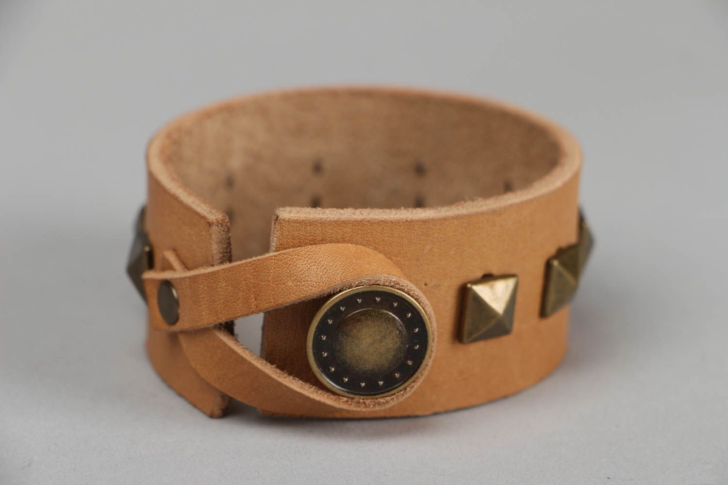 Bracelet en cuir fait main avec bouton à pression photo 2