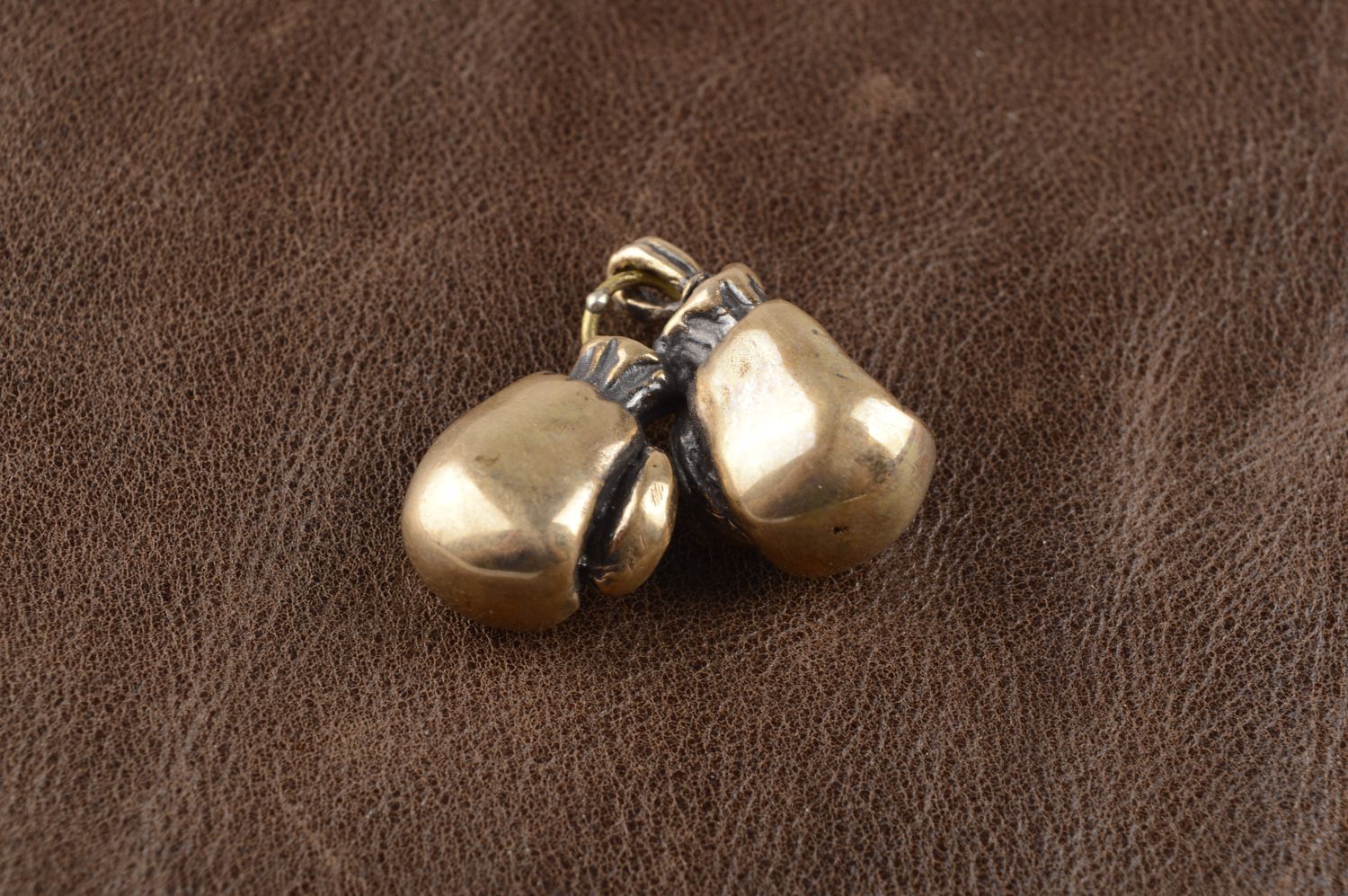 Украшение ручной работы украшение из бронзы кулон на шею боксерские перчатки фото 1