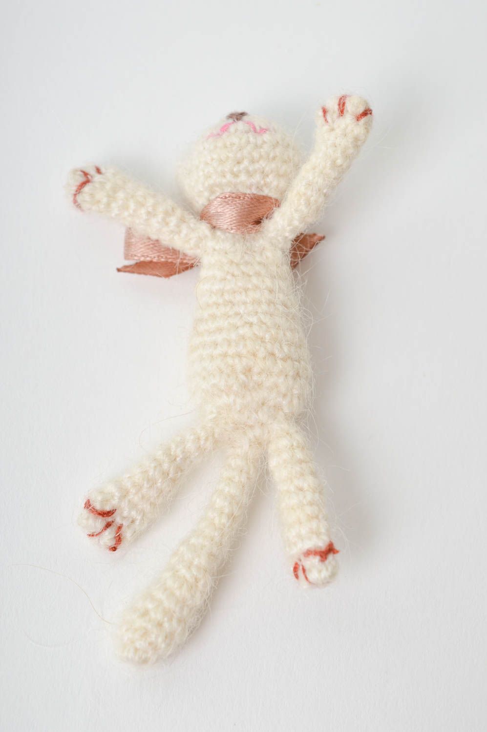 Мягкая игрушка ручной работы детская игрушка вязаная маленькая игрушка котик фото 2
