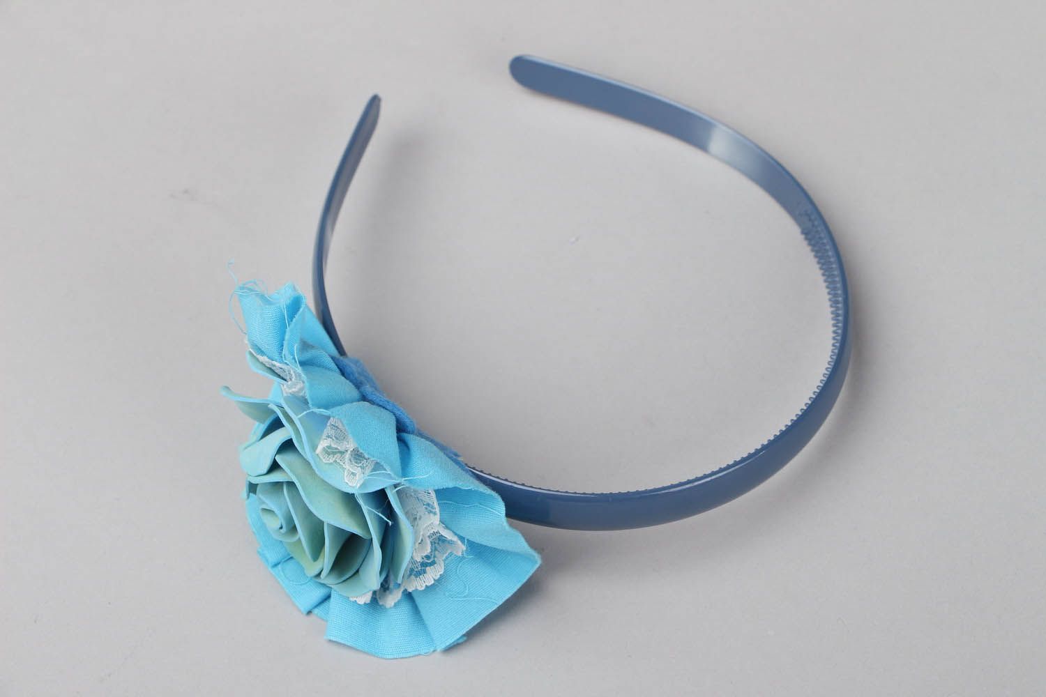 Headband with roses photo 2