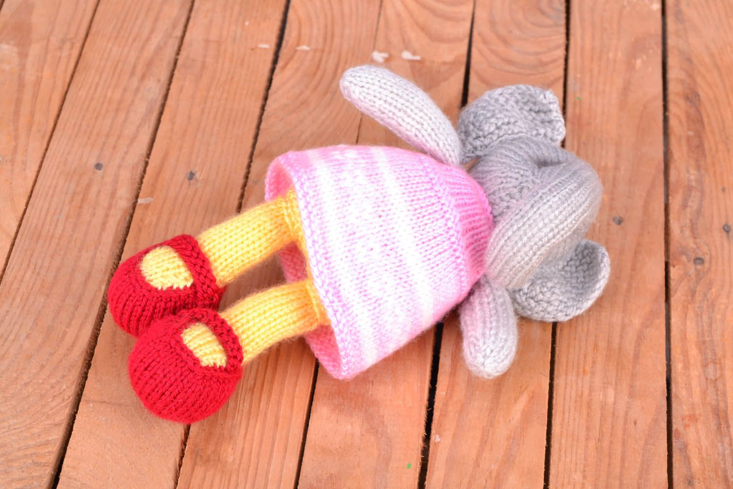Brinquedo tricotado para interior feito à mão  foto 1