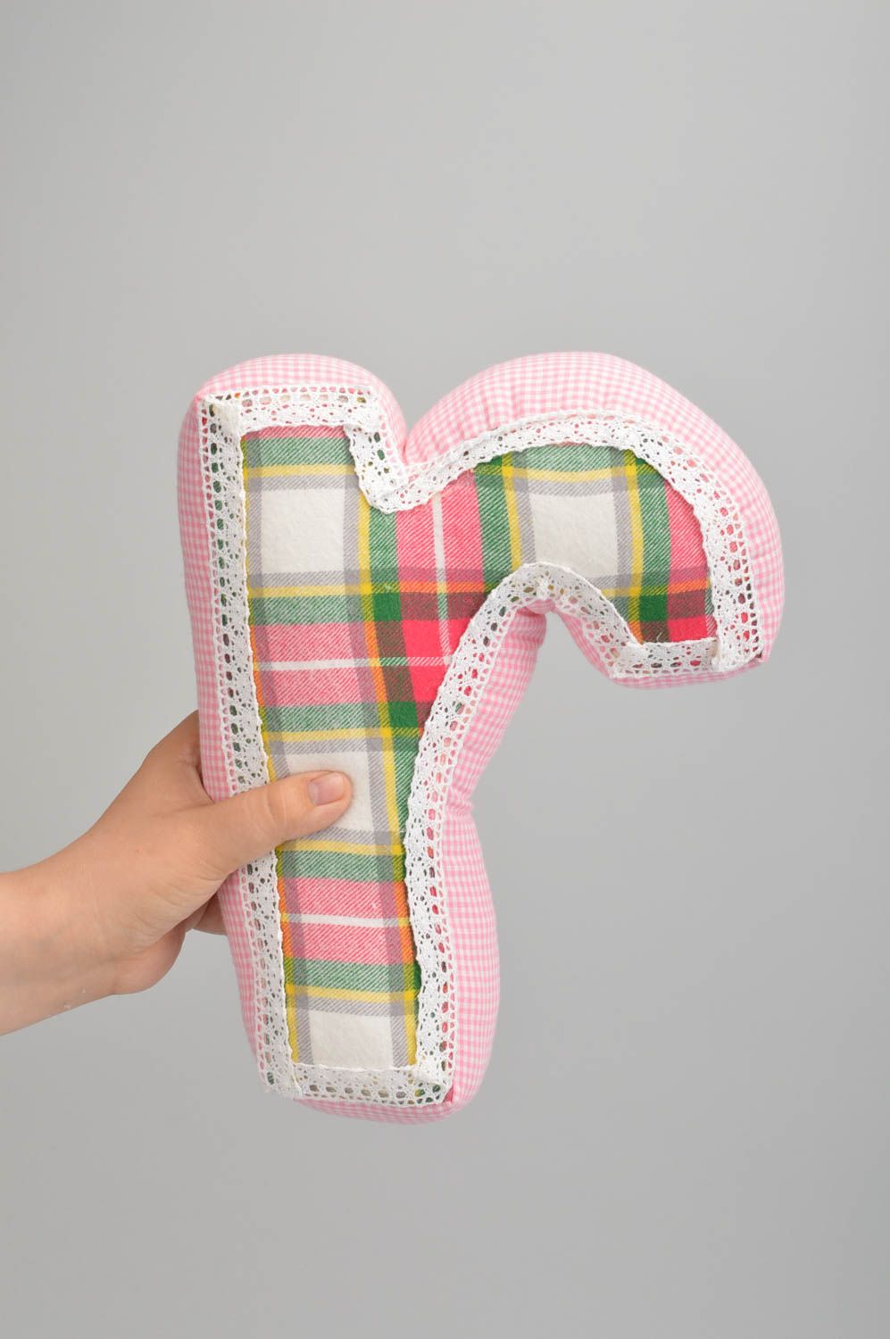 Lettre en tissu R rose à carreaux en coton faite main coussin décoration photo 5
