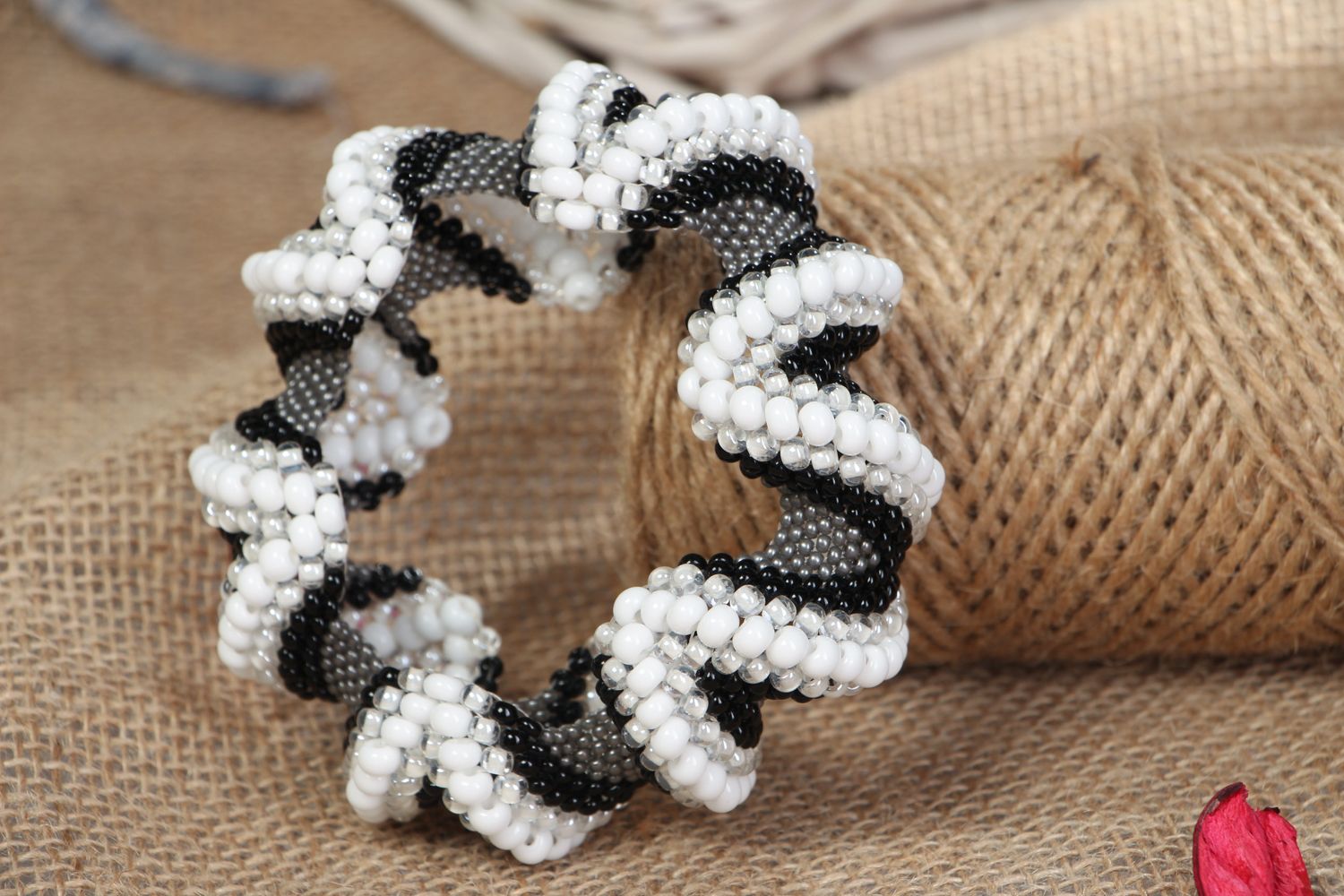 Handmade black and white beads bracelet on elastic cord photo 4