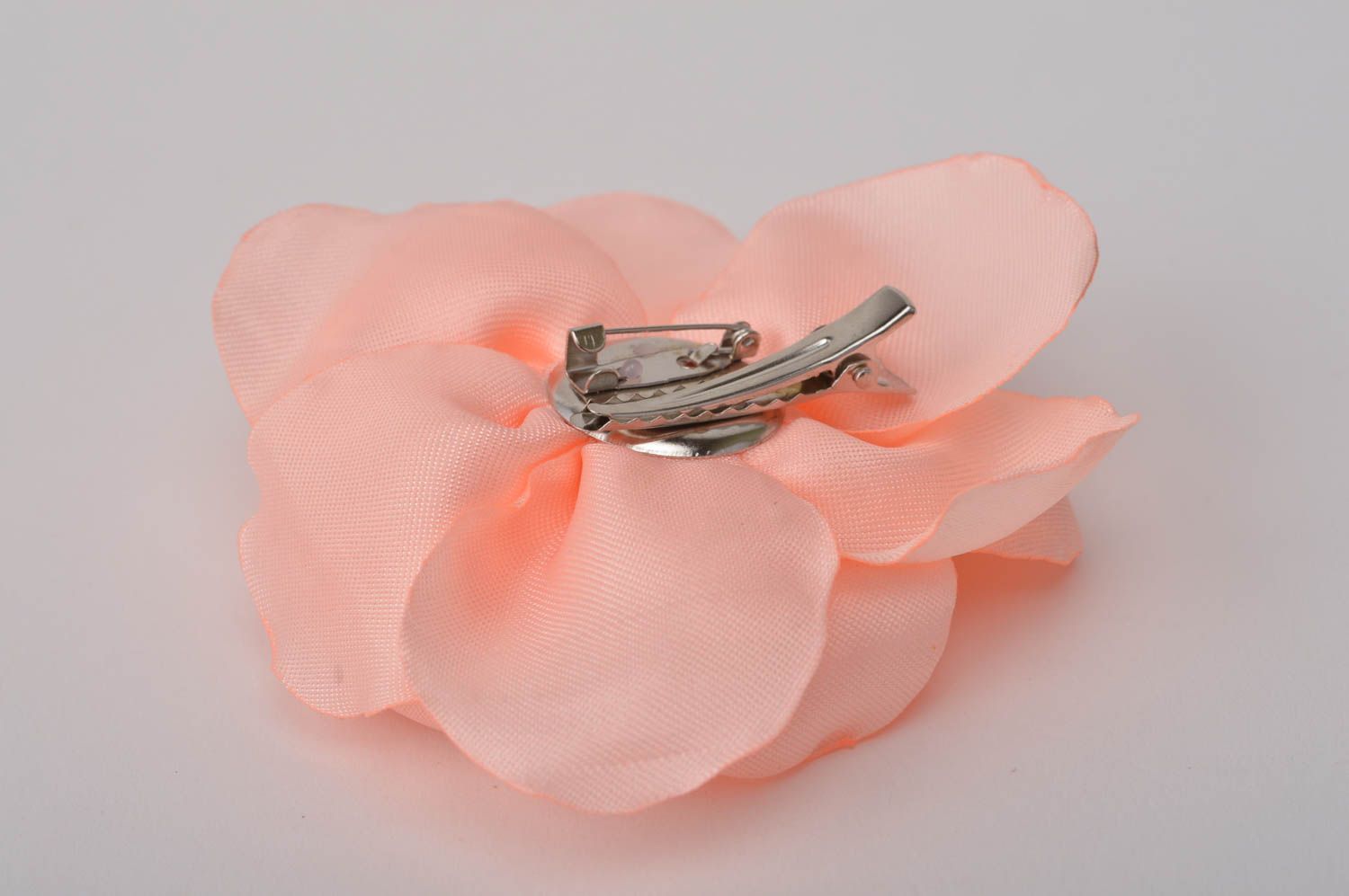 Broche fleur rose faite main Pince à cheveux satin métal Bijou femme original photo 5