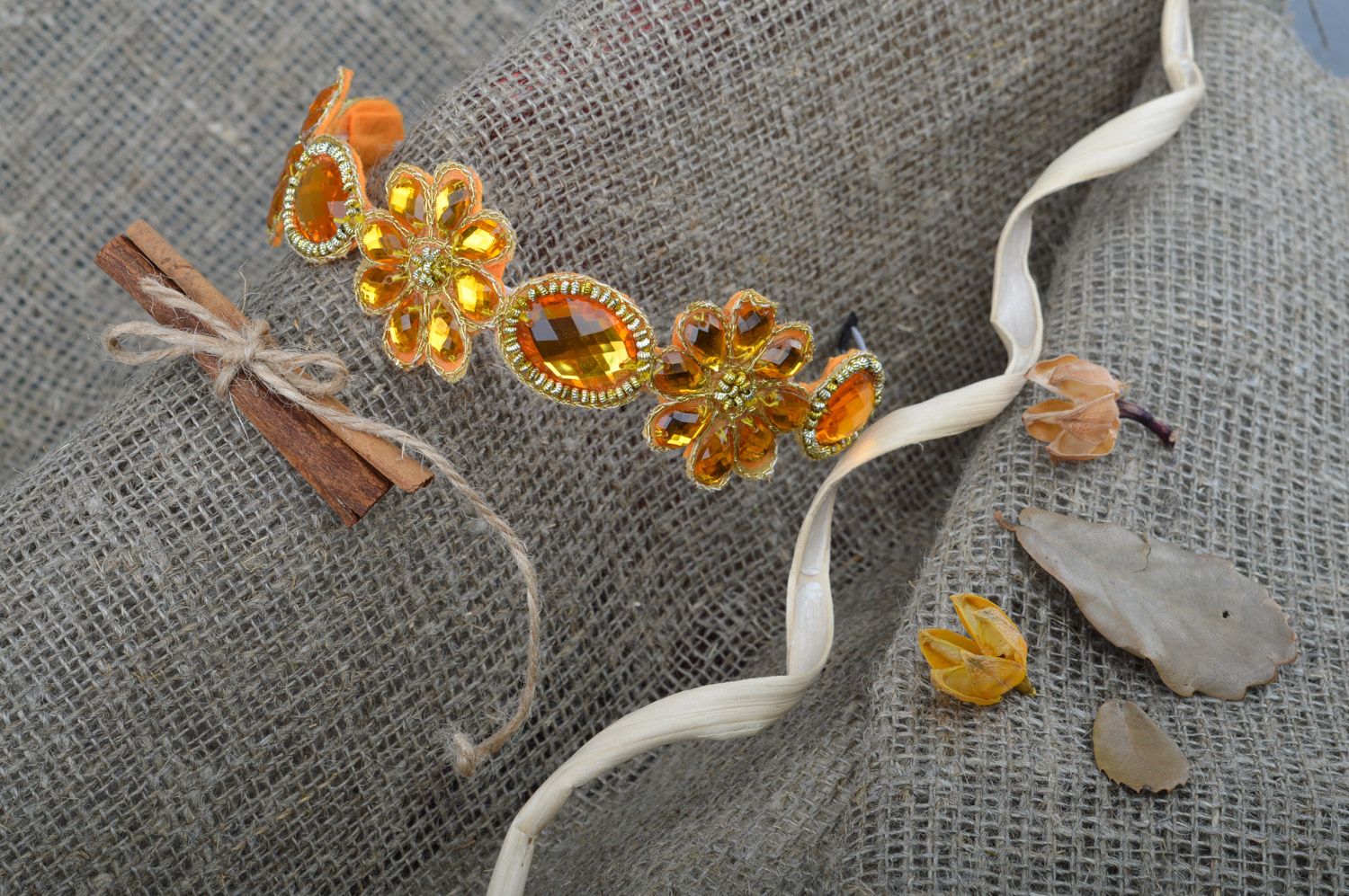 Handmade Haarreif aus Steinen und Glasperlen schön ungewöhnlich in Orange  foto 4