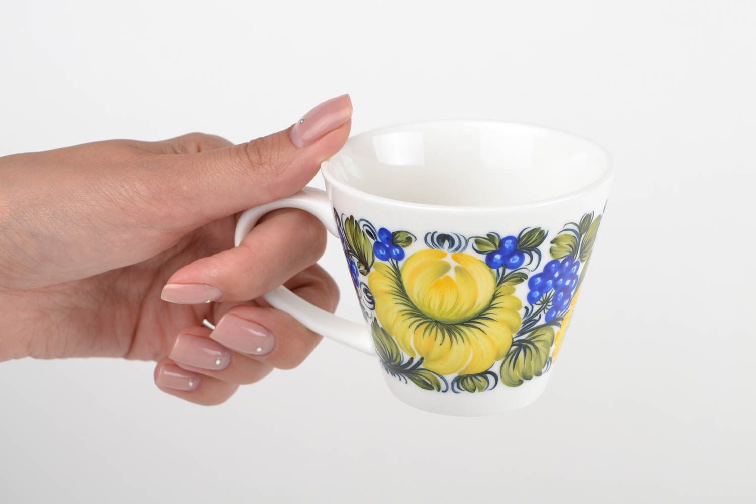 Красивая фарфоровая чашка с Петриковской росписью для кофе ручной работы 230 мл фото 2