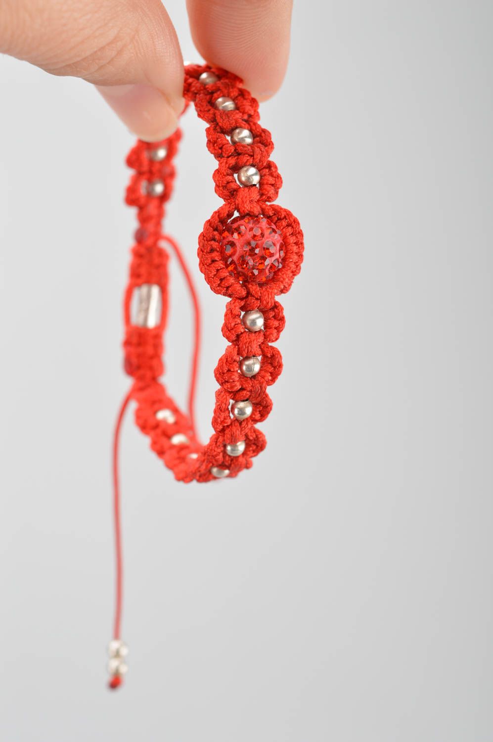 Bracelet tricoté fait main avec perles fantaisie avec taille réglable rouge photo 3