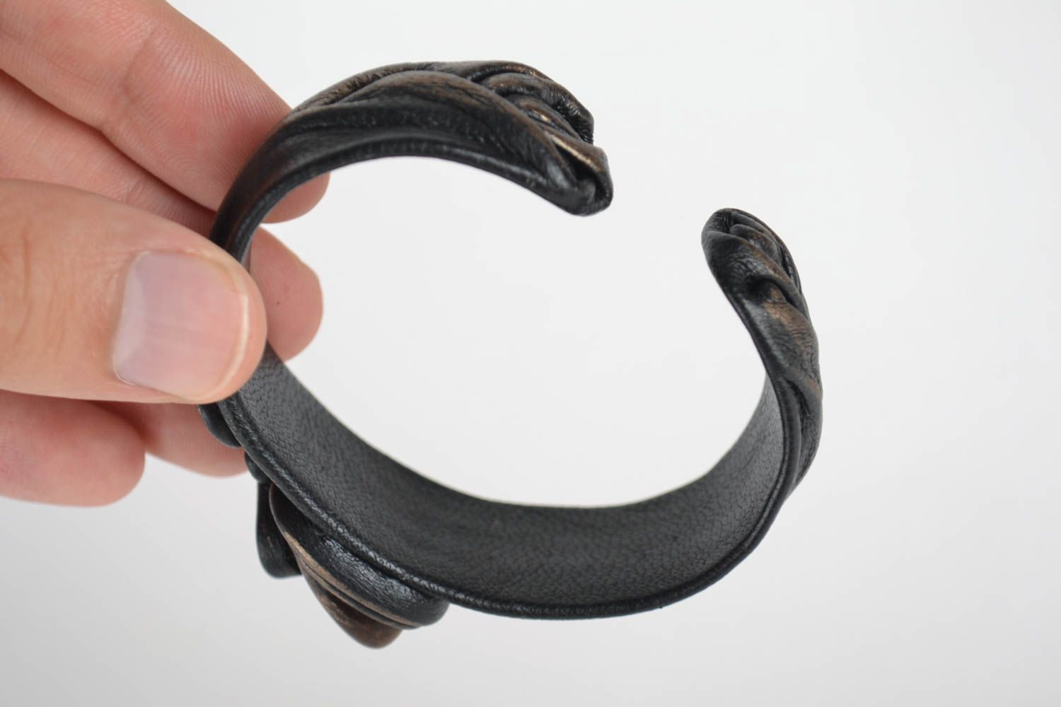 Bracelet en cuir Bijou fait main avec pierres large noir Accessoire femme photo 5