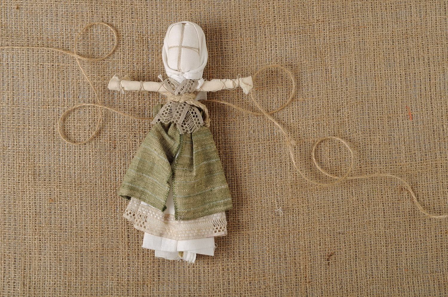 Bambola di stoffa fatta a mano amuleto talismano giocattolo slavo etnico foto 1