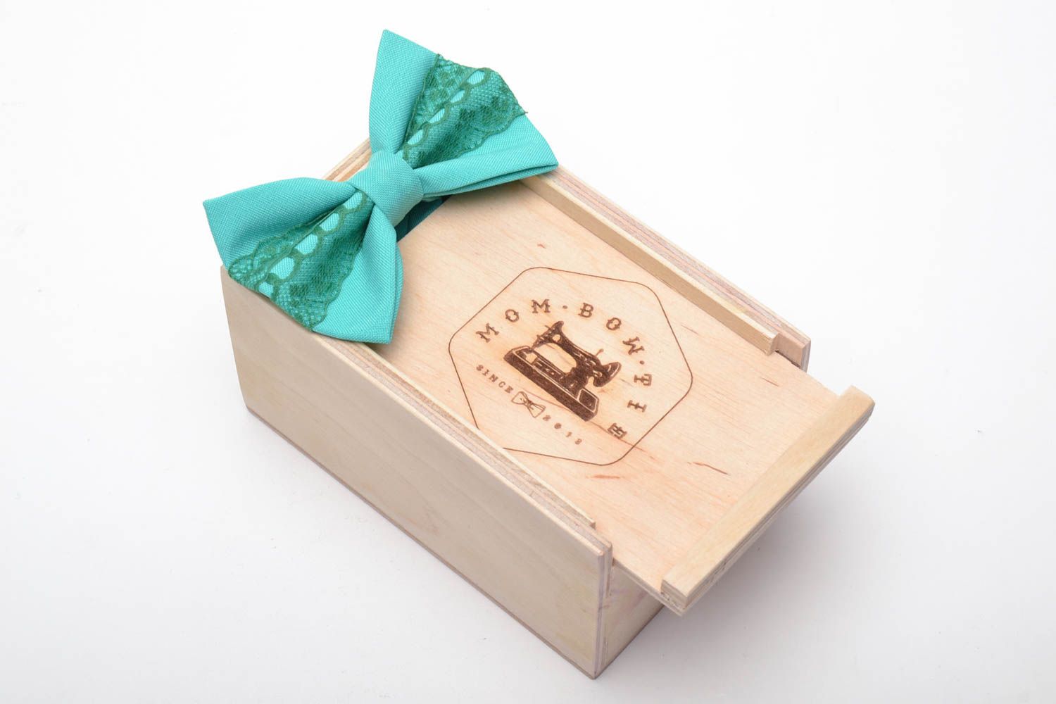 Turquoise bow tie with lace photo 5