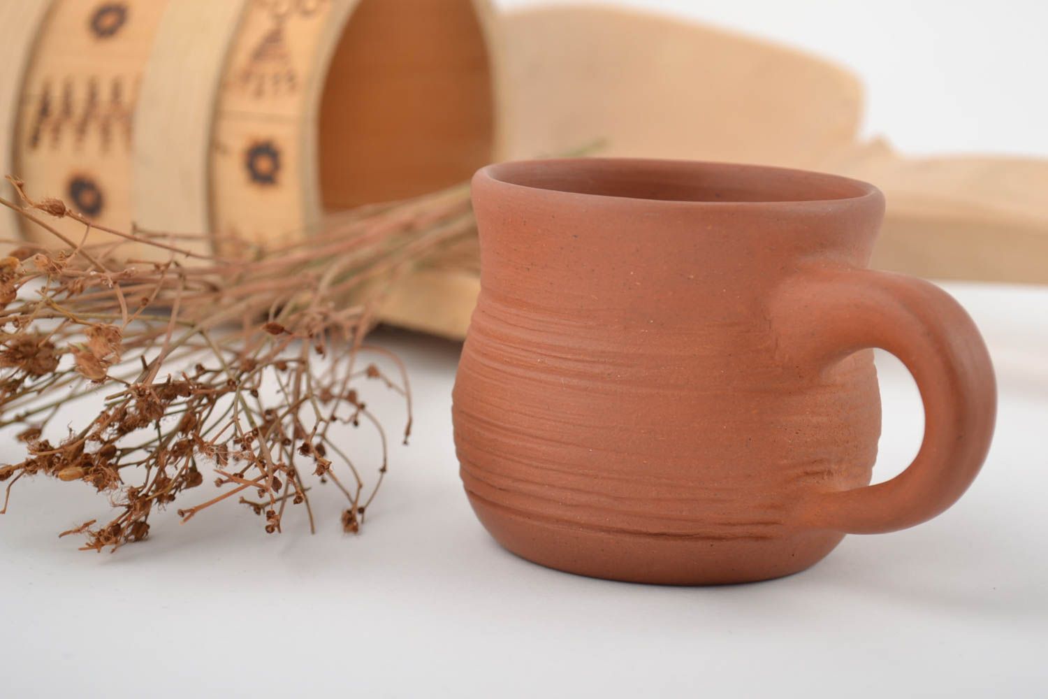Глиняная чашка коричневая небольшая для кофе ручной работы объемом 150 мл фото 1