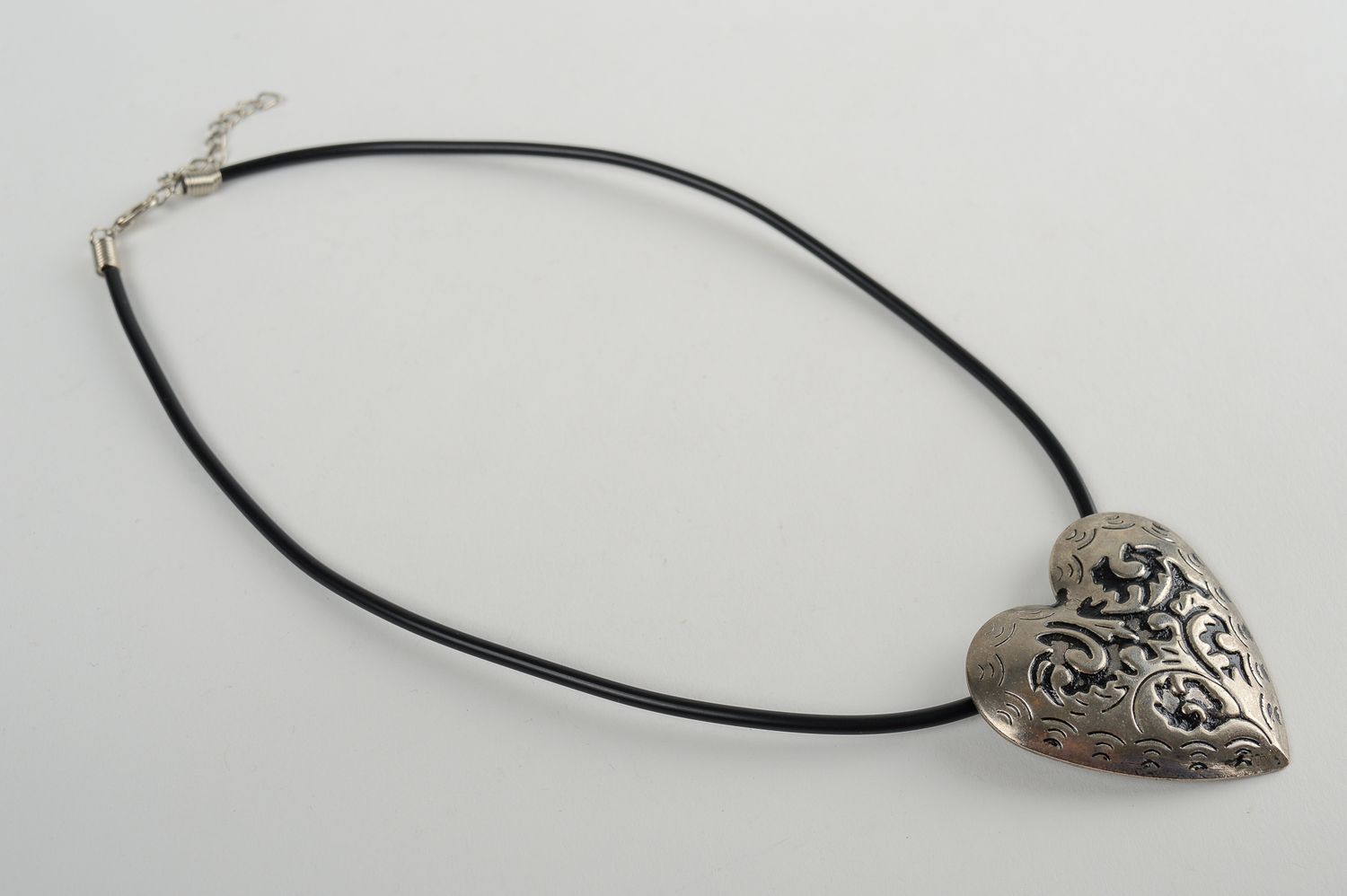 Handmade heart pendant metal jewelry for women metal pendant for girls photo 4