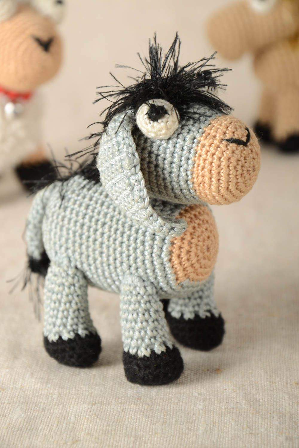 Gehäkeltes Spielzeug handmade Kuscheltier Esel Kuscheltier Stoff knuddelig  foto 1