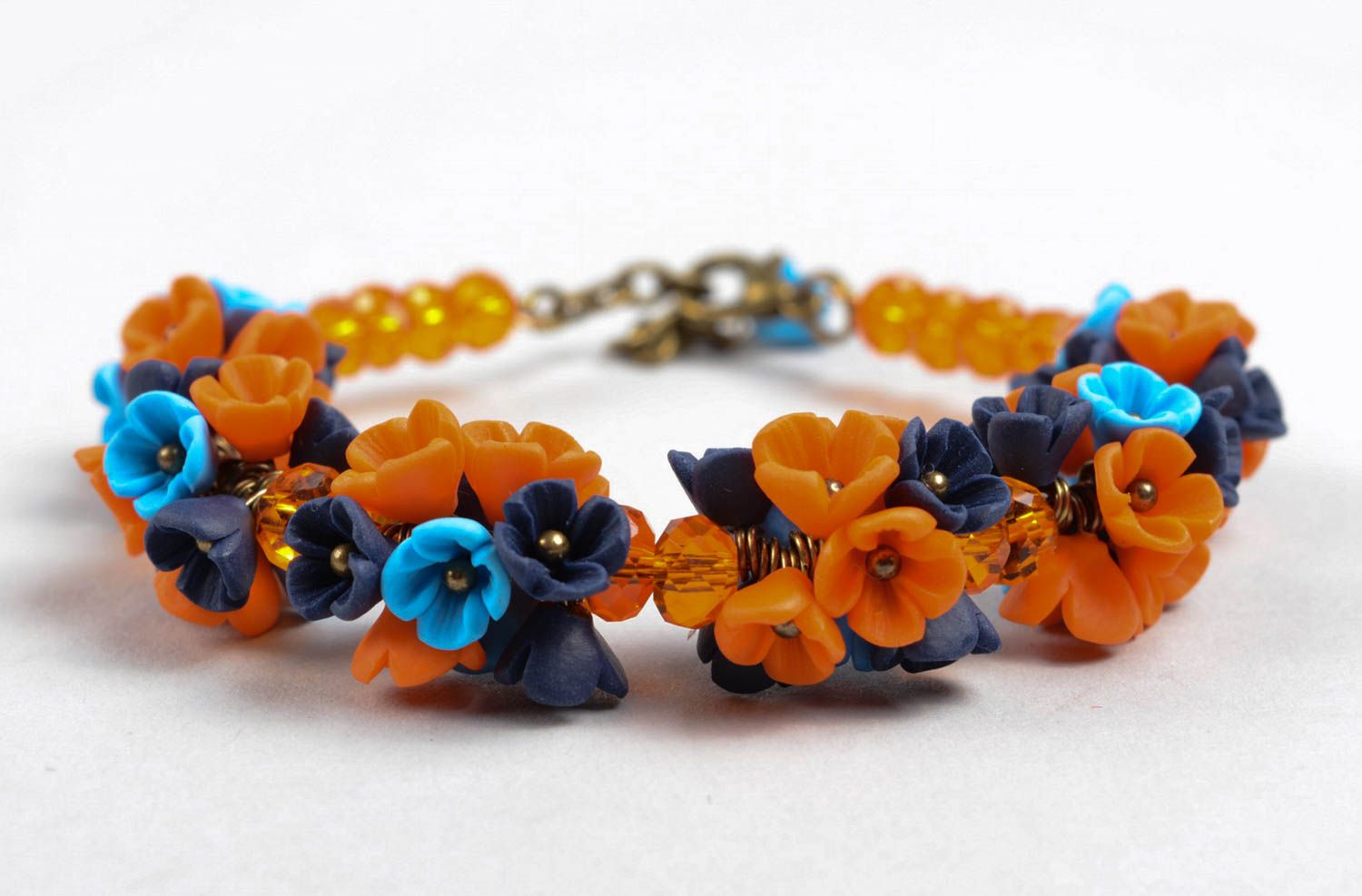 Handmade schönes Armband Schmuck mit Blumen Damen Armband aus Polymerton foto 3