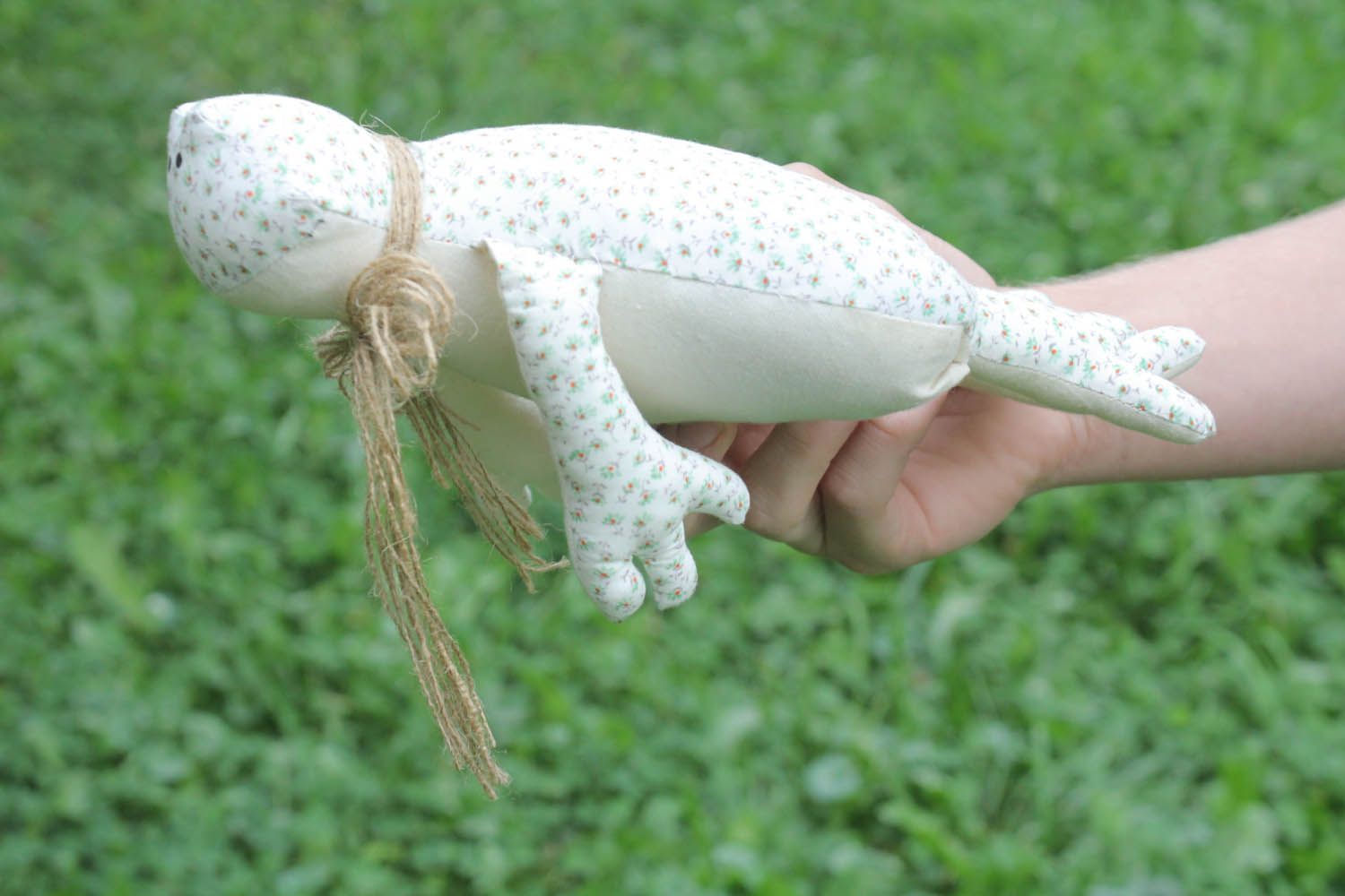 Brinquedo macio têxtil feito à mão de algodão para interior de materiais naturais Sapo foto 3